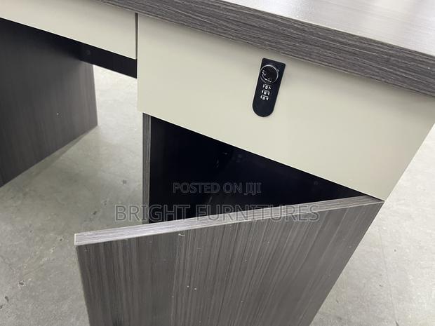 Office Desk (Wooden) · Photo 4
