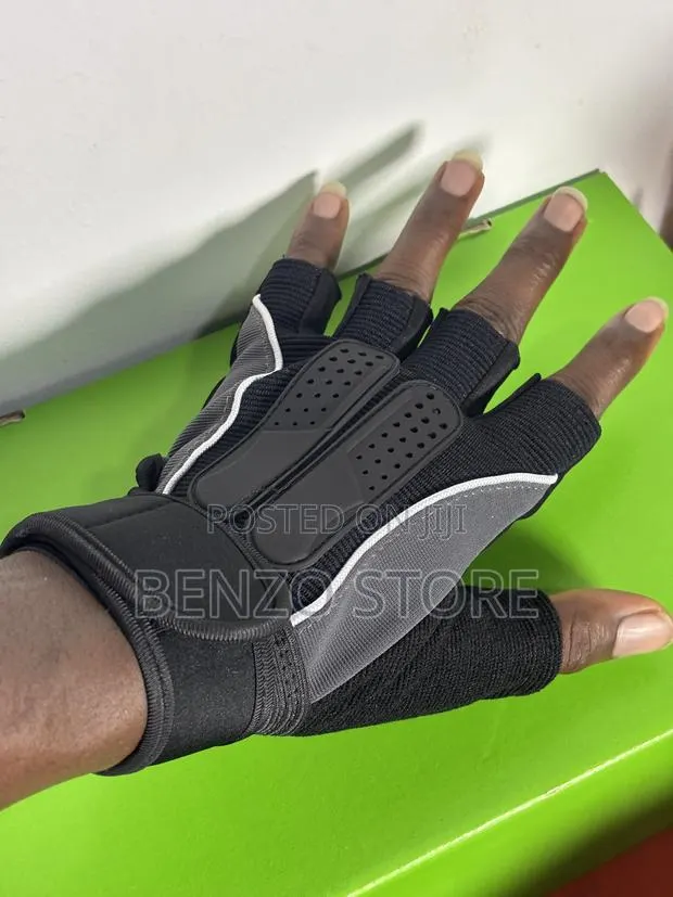 Durable Weight Training Gloves For Men And Women · Photo 1