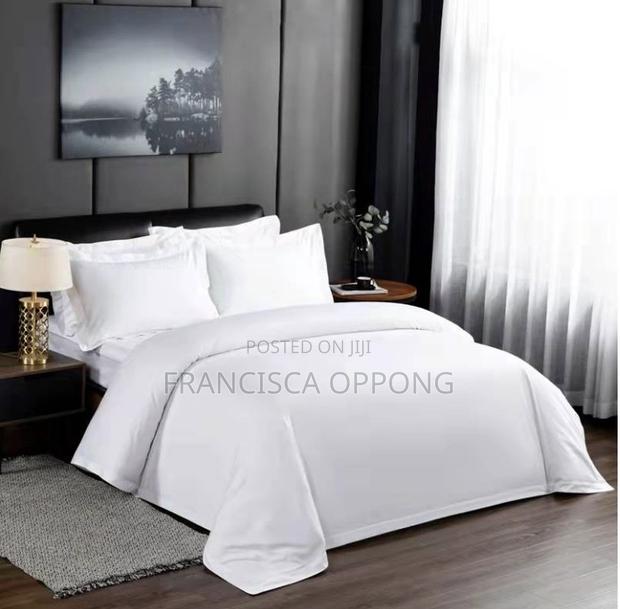 Luxurious And Comfy White Duvet Set 7 Pieces · Photo 1