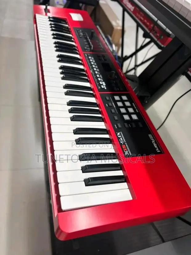 Xps-10x Expandable Synthesizer Keyboard In Red. · Photo 1
