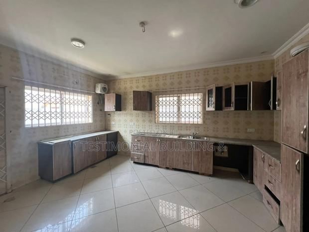 4bdrm House in Testimonial Building, Sakumono for sale · Photo 6