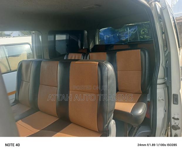 Toyota HiAce 2017 White · Photo 6