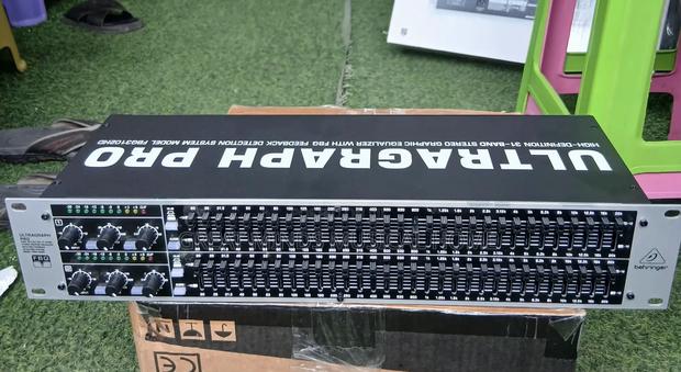 Behringer Ultragraph Pro Double Equaliser · Photo 1