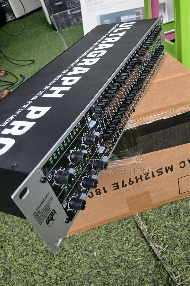 Behringer Ultragraph Pro Double Equaliser · Photo 2