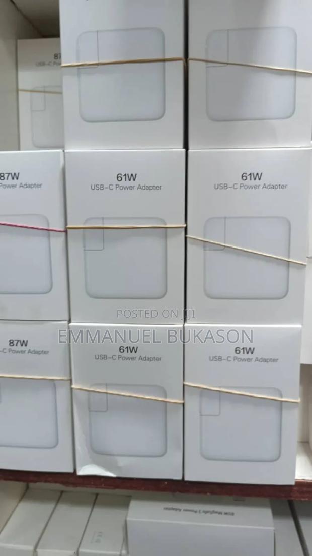 Macbook Type C Charger · Photo 1