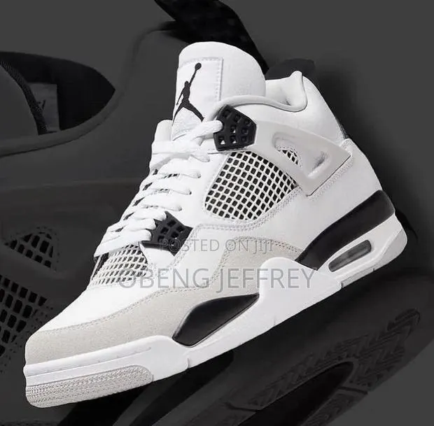Original Nike Jordan 4 Retro in Military Black · Photo 1