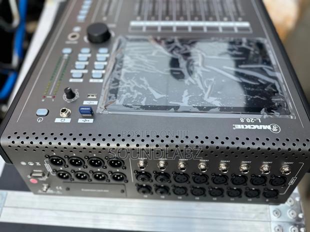 Mackie L-20.8 16channel Digital Mixer. · Photo 3