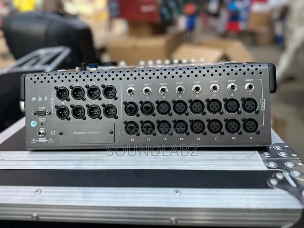 Mackie L-20.8 16channel Digital Mixer. · Photo 4