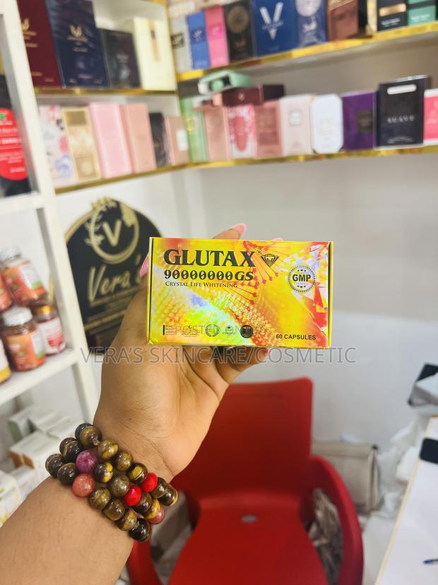 Glutax Crystal Life Whitening Capsule · Photo 1