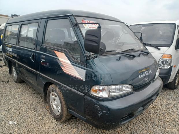 Hyundai H-100 2000 Green · Photo 1