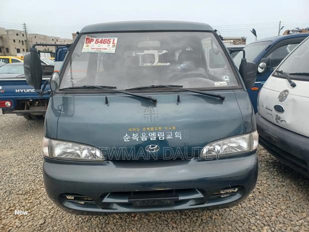 Hyundai H-100 2000 Green · Photo 2