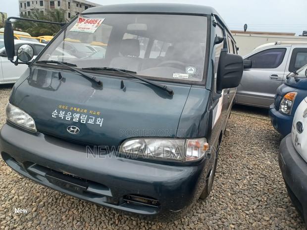 Hyundai H-100 2000 Green · Photo 3