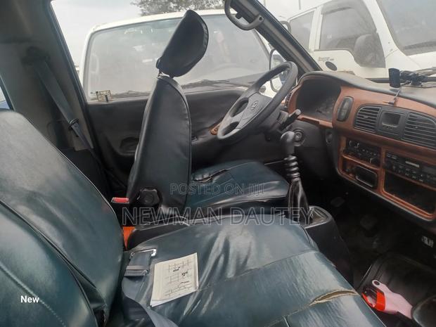 Hyundai H-100 2000 Green · Photo 4