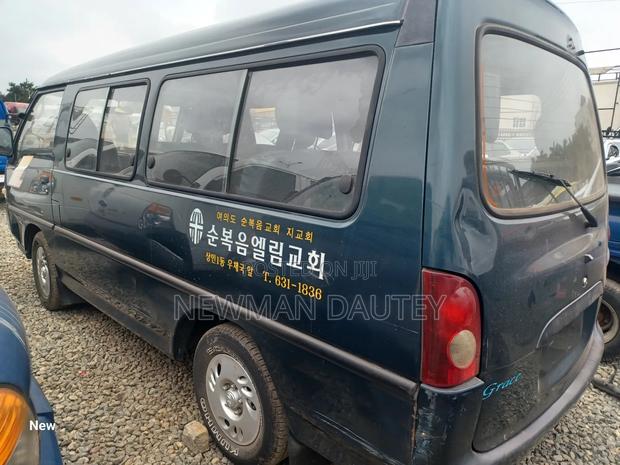 Hyundai H-100 2000 Green · Photo 6