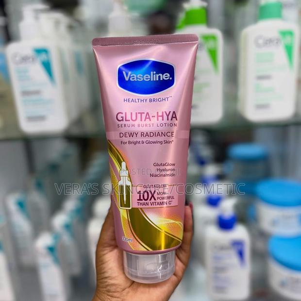 Gluta Hya Flawless Glow Lotion · Photo 3
