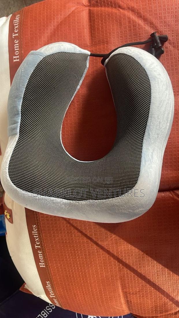Super Comfy Premium Neck Pillow · Photo 2