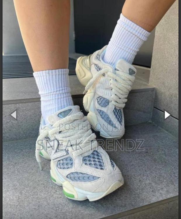New Balance 9060 Cream and Lemon Green · Photo 2