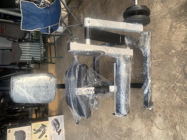Leg Extension 150kg With 25kg Weight Plate · Photo 2