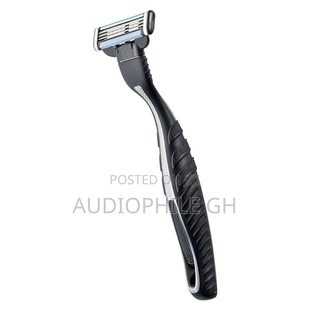Gillette Mach3 Men's Disposable Razor · Photo 4