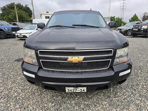 Chevrolet Suburban LS 2500 2012 Black · Photo 1