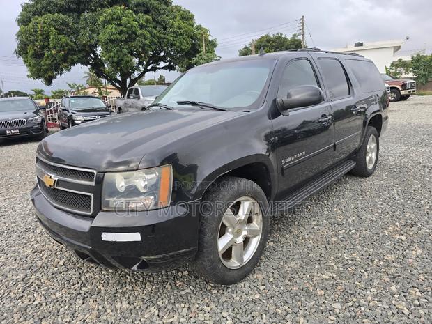 Chevrolet Suburban LS 2500 2012 Black · Photo 2