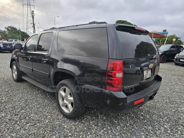 Chevrolet Suburban LS 2500 2012 Black · Photo 4