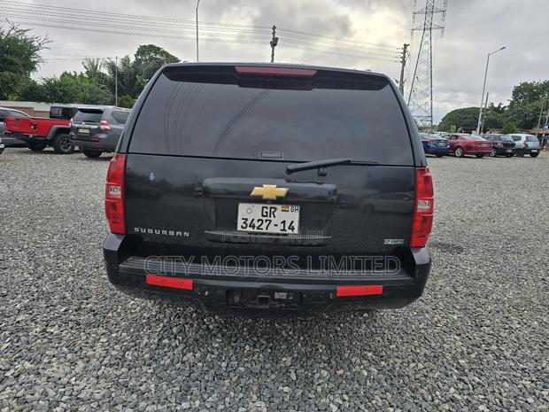 Chevrolet Suburban LS 2500 2012 Black · Photo 5