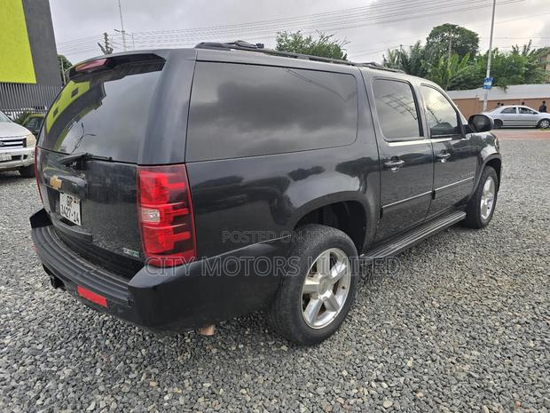 Chevrolet Suburban LS 2500 2012 Black · Photo 6