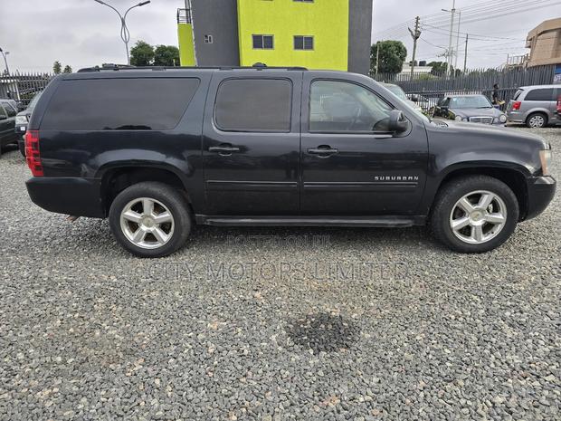 Chevrolet Suburban LS 2500 2012 Black · Photo 7