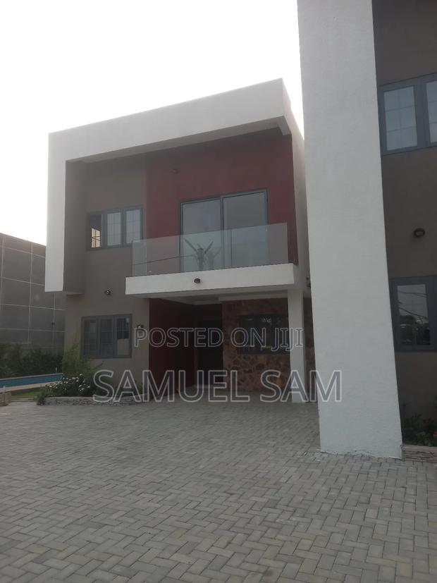 3bdrm Townhouse / Terrace in Tema Community 10 for rent · Photo 2