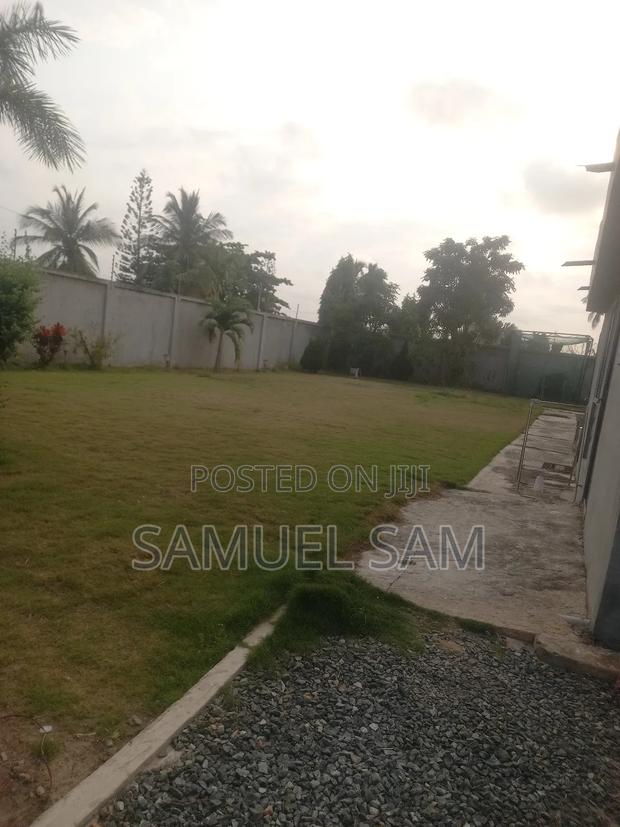 4bdrm House in Community 6, Tema Metropolitan for sale · Photo 4