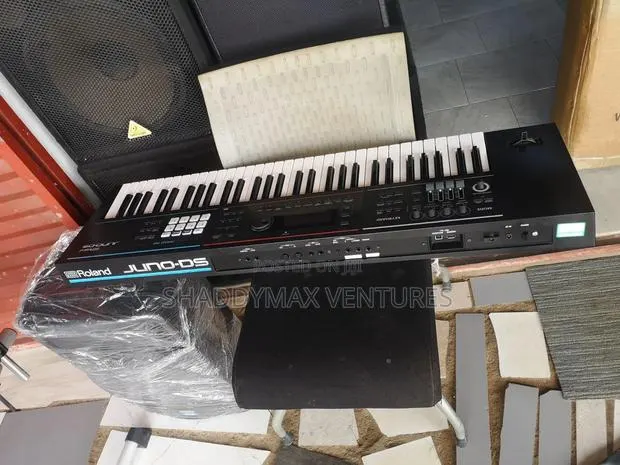 Roland Juno Ds 61 Synthesizer · Photo 1