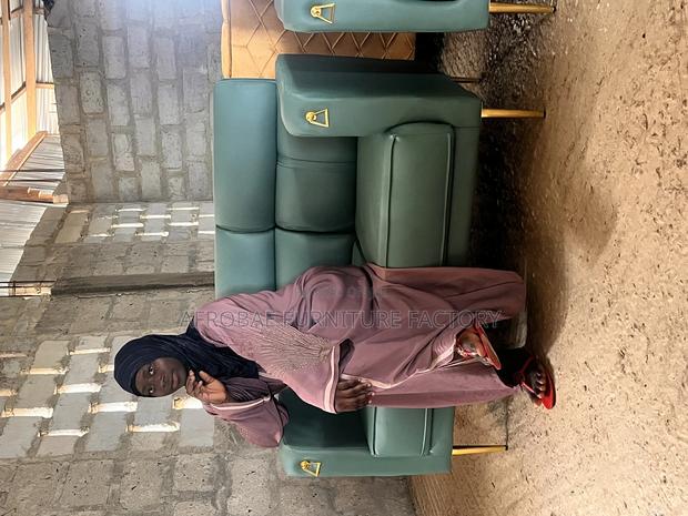 Afrobae Factory Sofas · Photo 3
