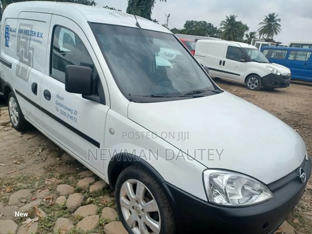 Opel Combo 1.4i 2010 White · Photo 2