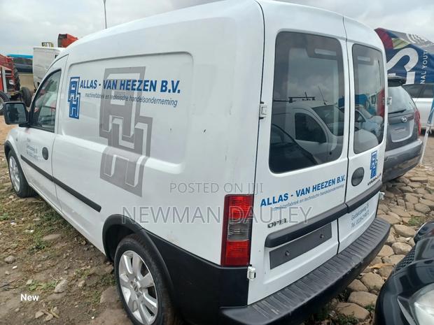 Opel Combo 1.4i 2010 White · Photo 4