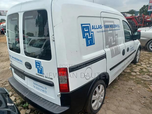 Opel Combo 1.4i 2010 White · Photo 5