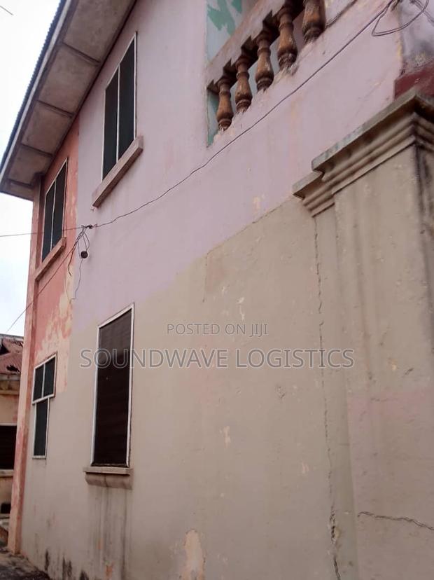 10bdrm House in Market for sale · Photo 4