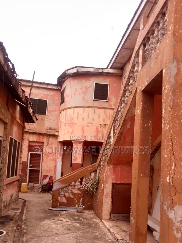 10bdrm House in Market for sale · Photo 8