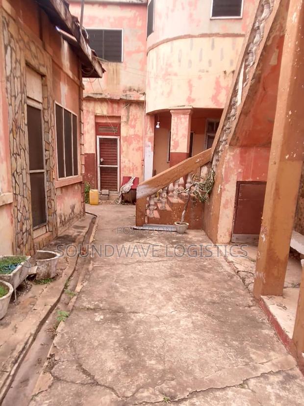 10bdrm House in Market for sale · Photo 6