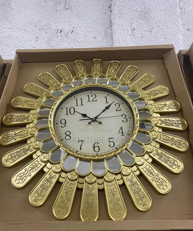 Gold With Mirror Wall Clock · Photo 1