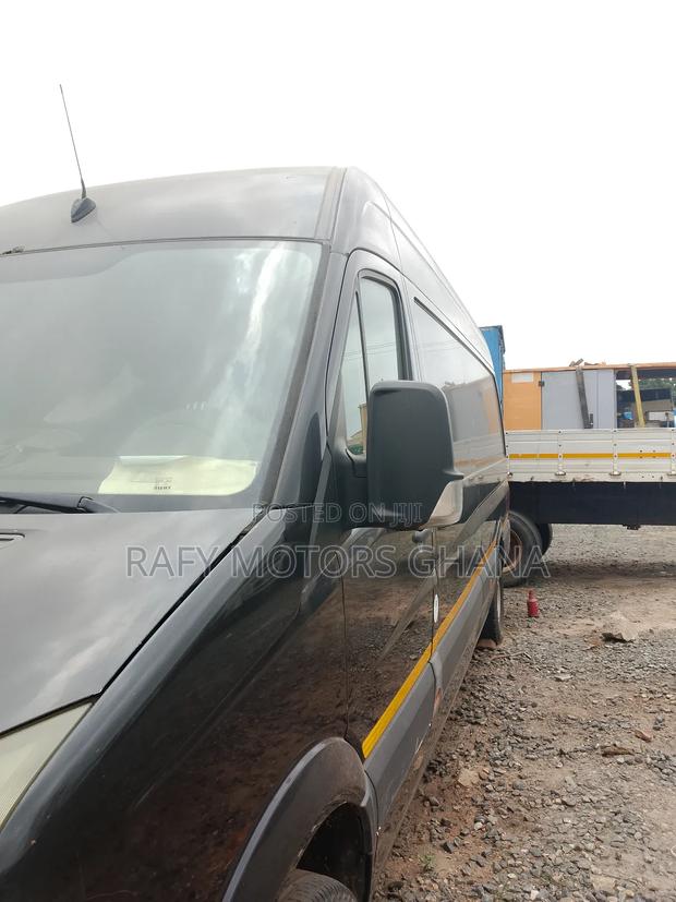 Volkswagen Transporter 2008 Black · Photo 2