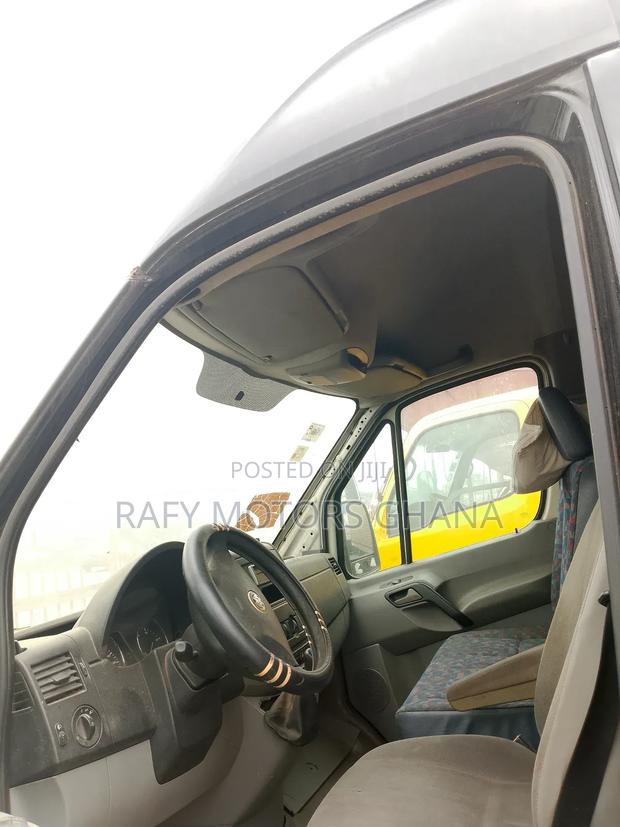Volkswagen Transporter 2008 Black · Photo 4