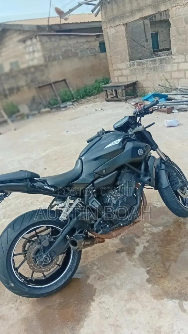 Yamaha MT-07 2016 Black · Photo 1