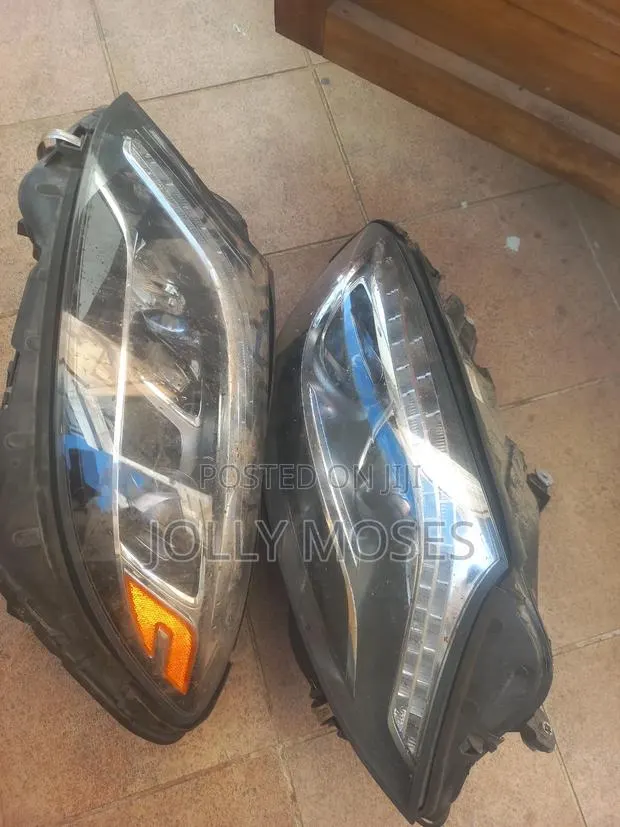 Mercedes-Benz Headlight · Photo 1