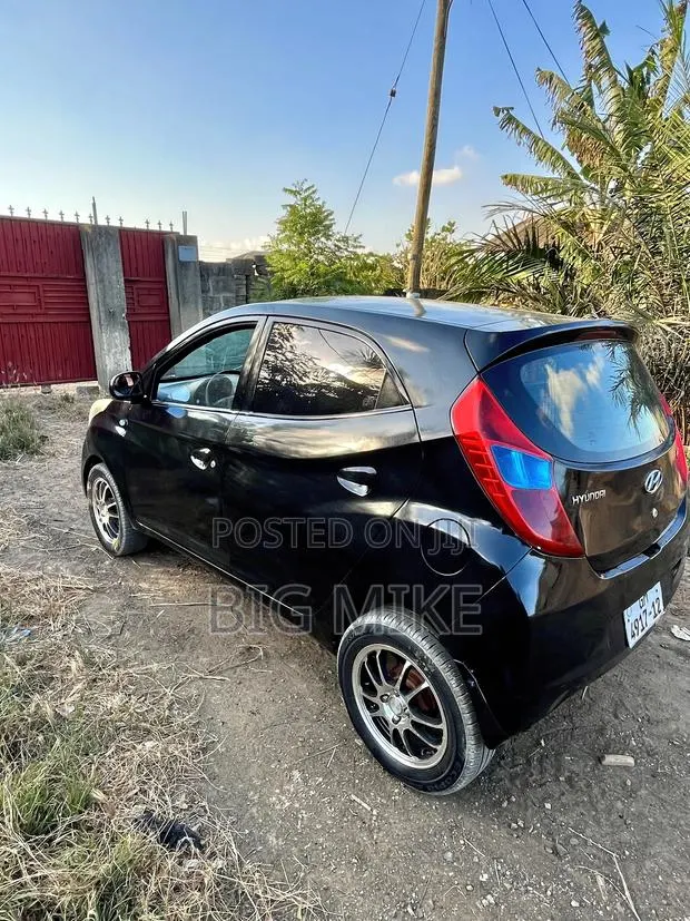 Hyundai Eon 2012 Black · Photo 1