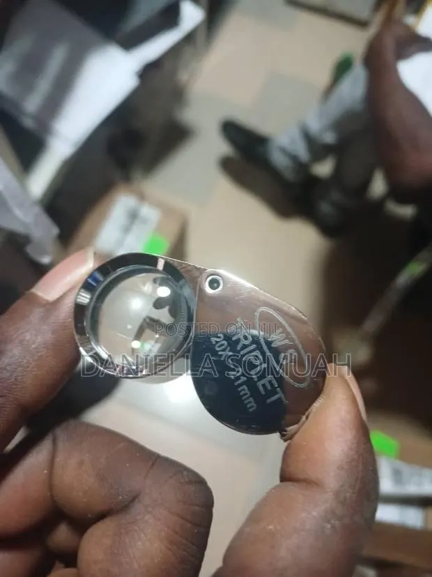 Hand Lens for Optical Mineralogy · Photo 1