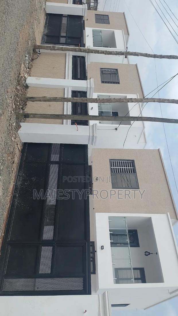 3bdrm House in Hfc, Spintex for sale · Photo 2