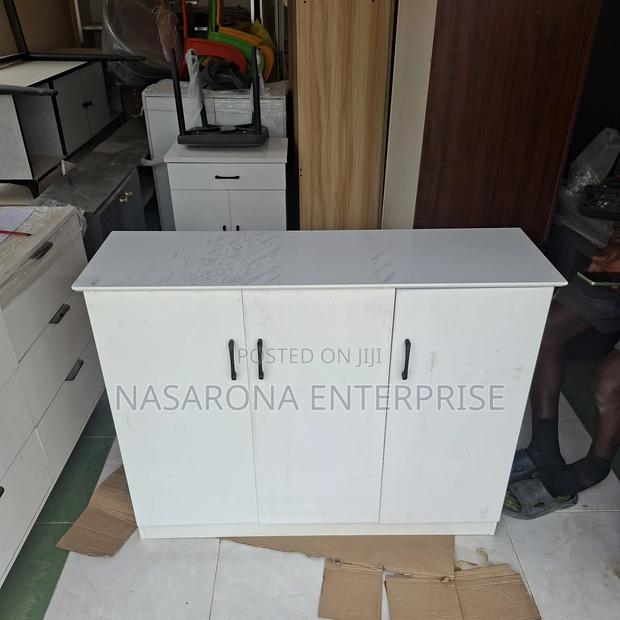 3 Door Cabinet. 120x33x90cm · Photo 1