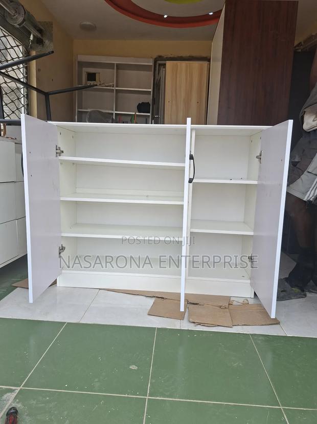 3 Door Cabinet. 120x33x90cm · Photo 3