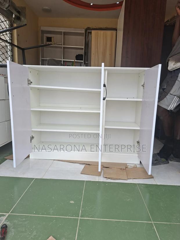 3 Door Cabinet. 120x33x90cm · Photo 4